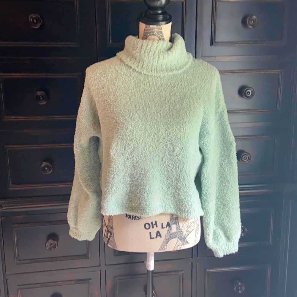 Slightly worn! Like new! No spots or snags.
